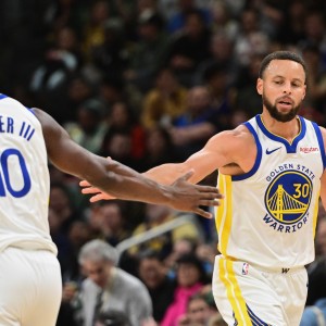 开云APP-巴特勒受伤是否会改变球队方向？库里：我现在不考虑这个问题